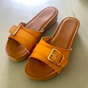 Buckle top sandals